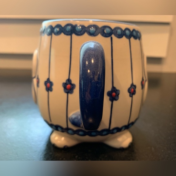 Yokohama Studio Elephant Mug - Picture 4 of 6